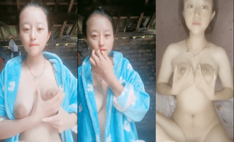 Mẹ đơn thân Trung show hàng kiếm tiền mua sữa cho con